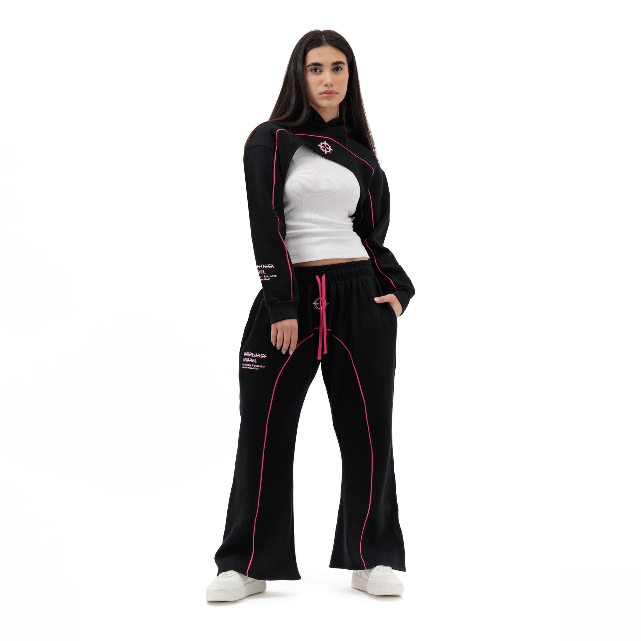 Bullseye Cropped Set in black with pink accents